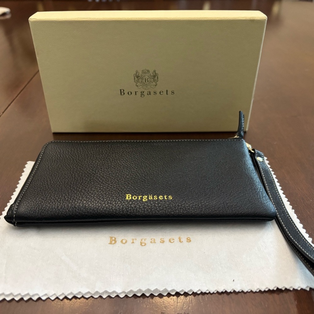 NWOT - Borgasets RFID Black Leather Zip Wristlet Clutch